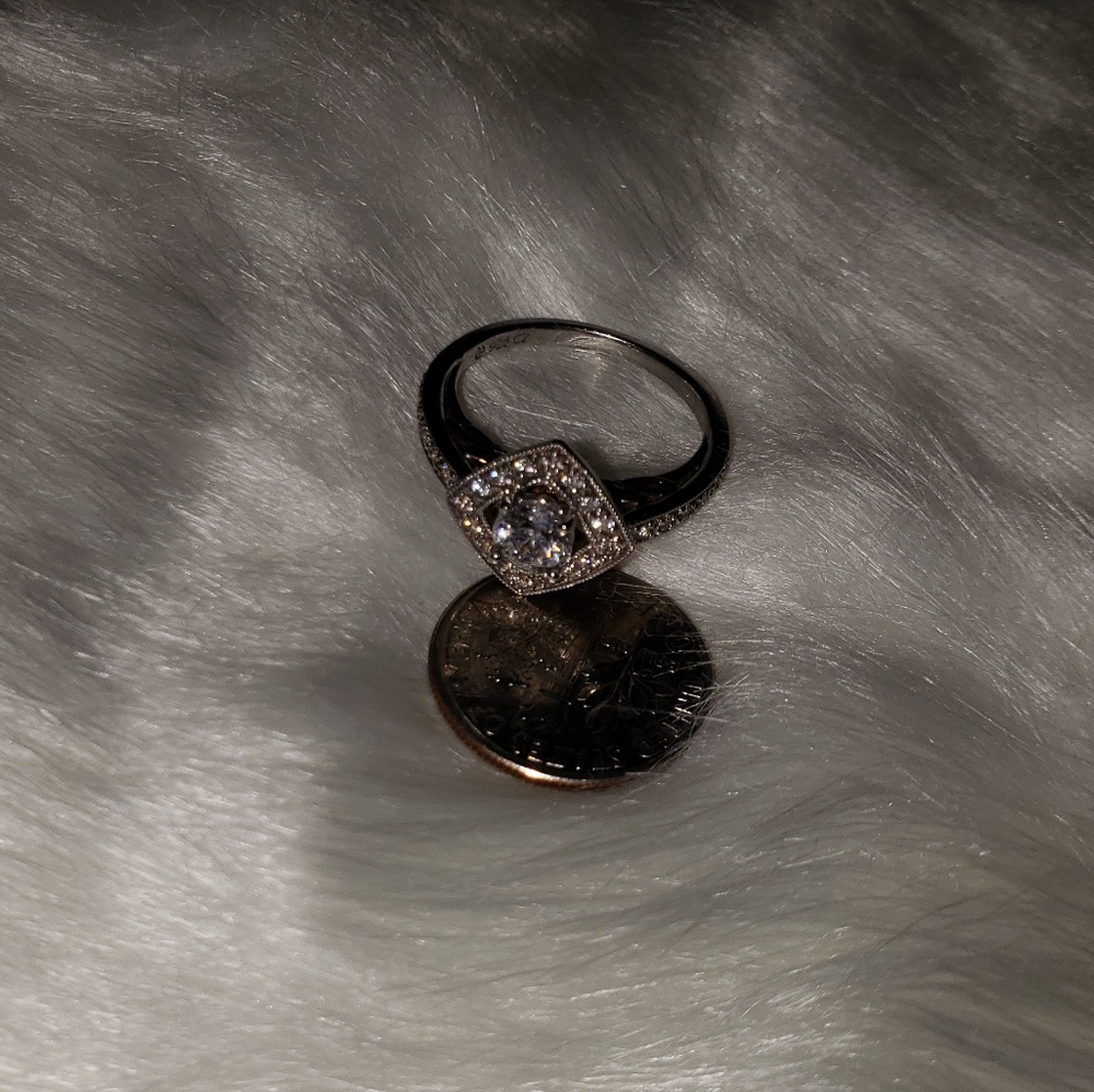 SOLD!-Beautiful Vintage Cubic Zirconia 925 Ring - Picture 5 of 7